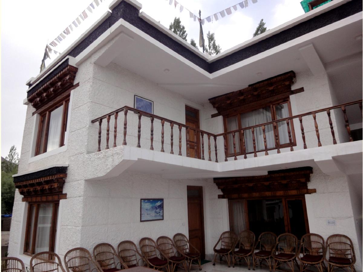 Hotel Holiday Ladakh ليه المظهر الخارجي الصورة